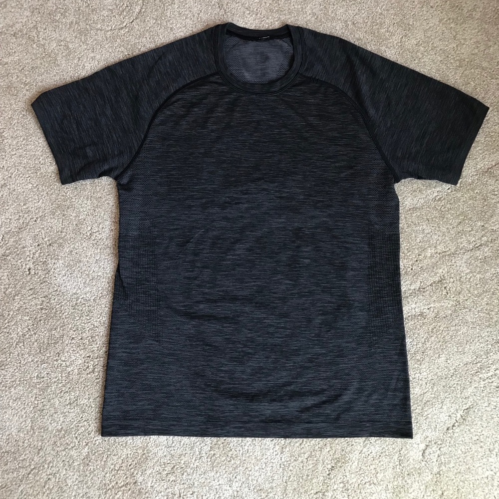EUC Men’s Lululemon shirt, size medium